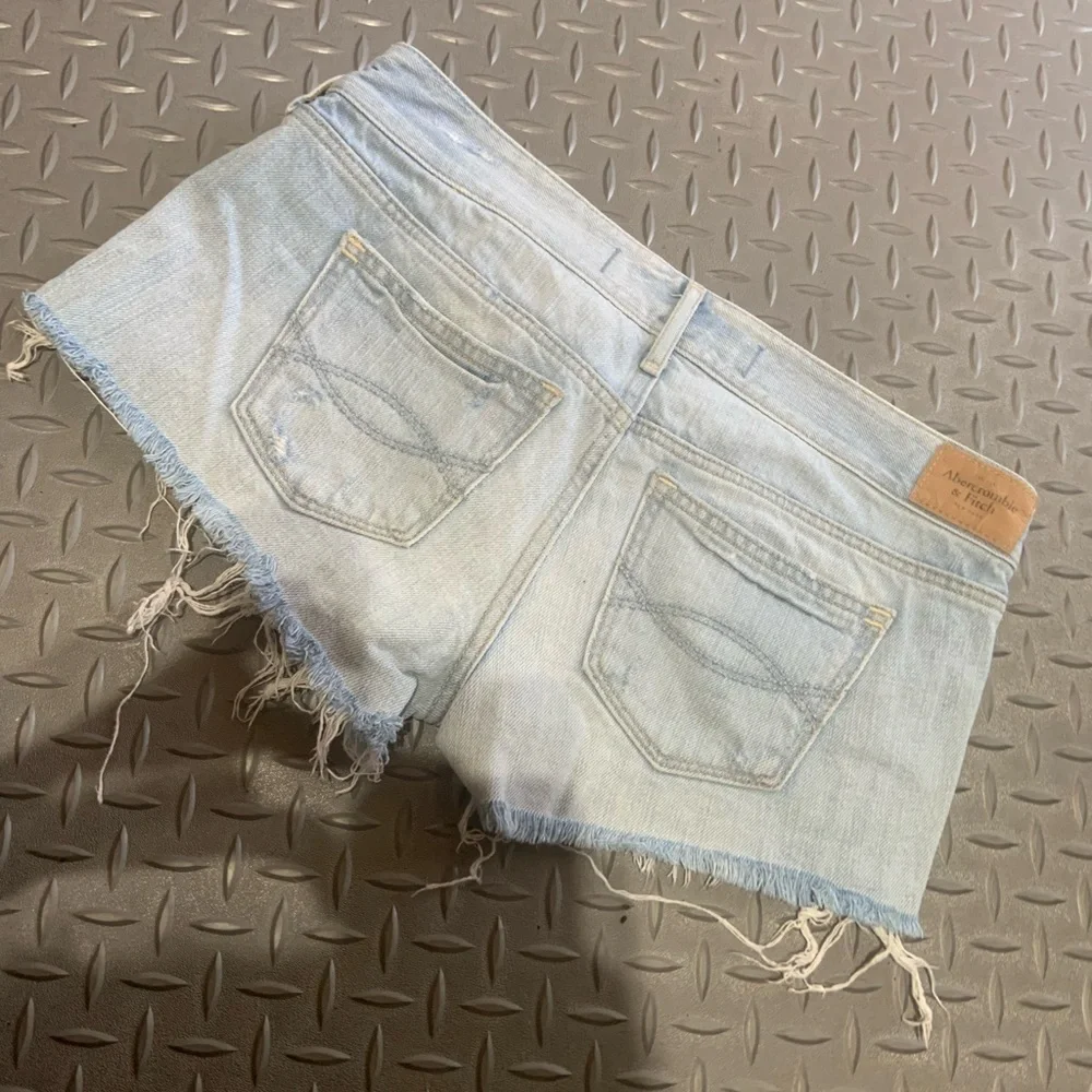 Y2k Abercrombie shorts denim faded cut off frayed classic preppy logo spring